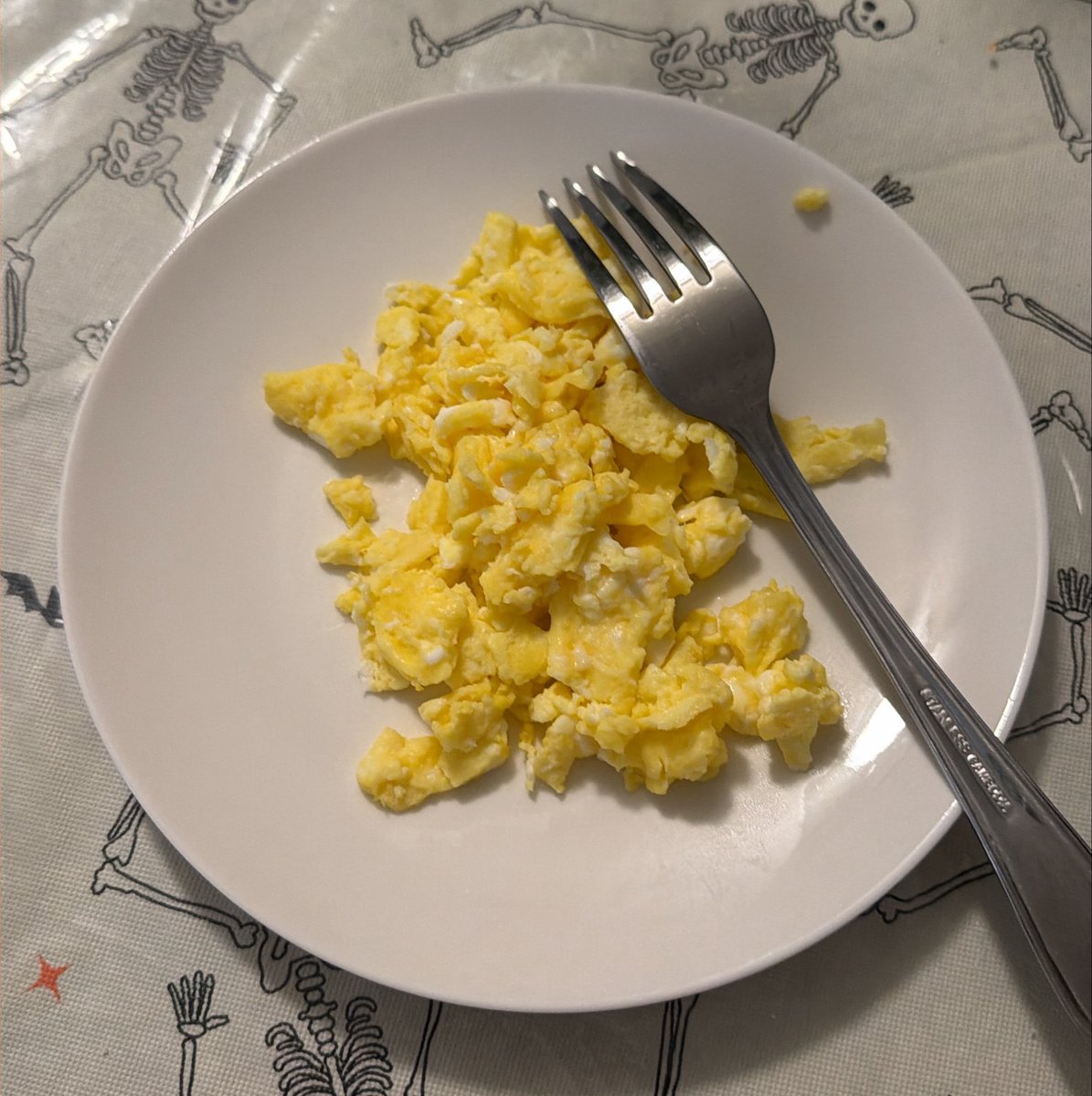 moakoal's tweet photo. Hi this is 2 eggs im also gonna be a fat fuck today so yay then i start liquid fasting til friday ^^ https://t.co/pqg5y3KQ4D