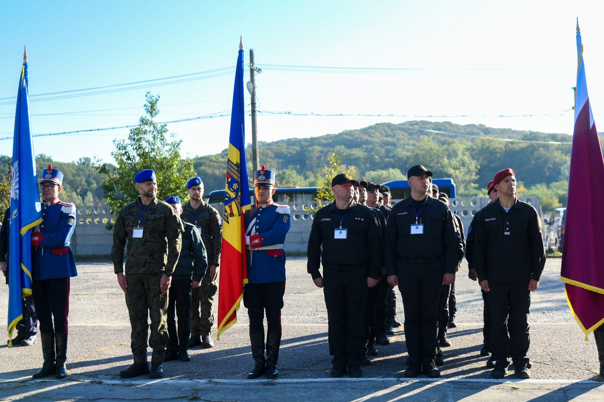 Eurogendfor's tweet photo. 19 countries, 1 simulated EU #CSDP mission 🇪🇺

Our Commander, COL Paweł Grajek, served as Head of Mission at #CarpathiansBlueshield2026, hosted by the Romanian Gendarmerie 🇷🇴, supported by the EUROGENDFOR Staff team.

#EUROGENDFOR #LexPaciferat https://t.co/YqNaprK4gA