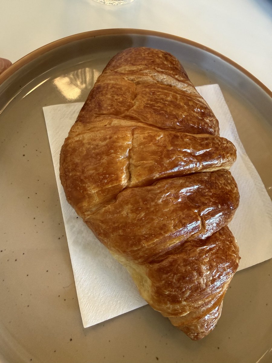 eatinglasvegas's tweet photo. Great croissant - #1228Main 😋
Bad croissant - #BAGUETTECAFE 🫤
It’s all about the lamination, foodie nation. 😉
🥐🥐🥐🥐🥐🥐
@EatTalkRepeat https://t.co/7lNPjQD1UN