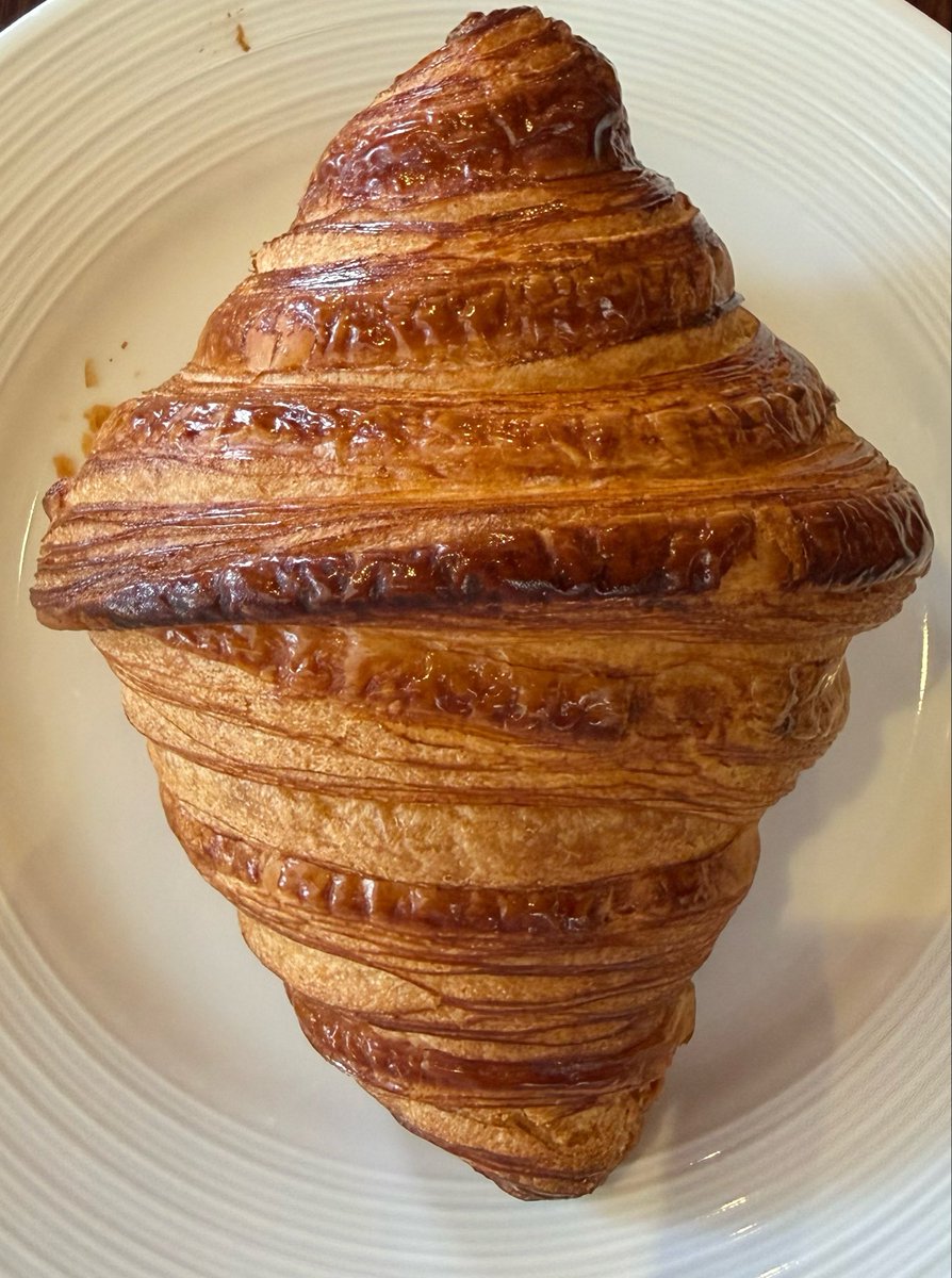 eatinglasvegas's tweet photo. Great croissant - #1228Main 😋
Bad croissant - #BAGUETTECAFE 🫤
It’s all about the lamination, foodie nation. 😉
🥐🥐🥐🥐🥐🥐
@EatTalkRepeat https://t.co/7lNPjQD1UN