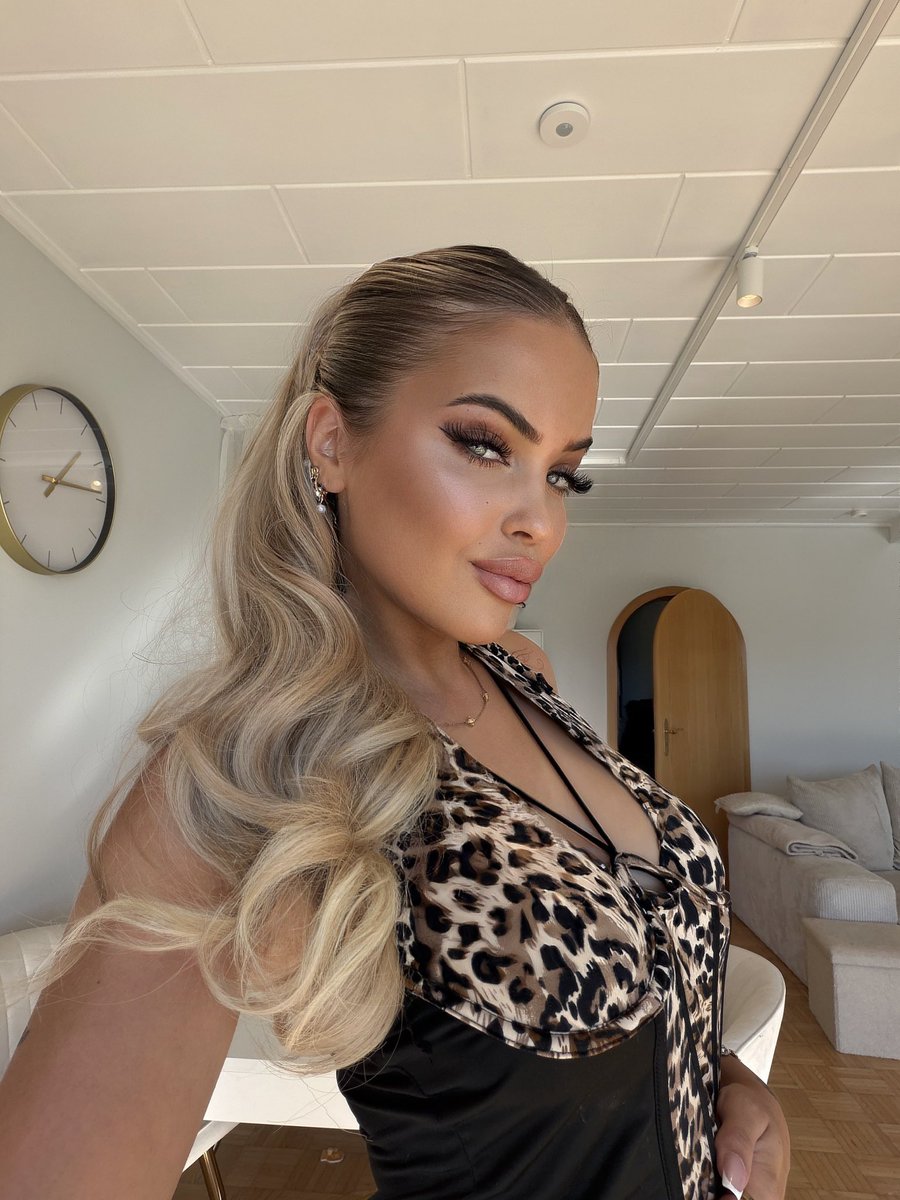 MGoddessM's tweet photo. Da jetzt alle Gehalt bekommen haben ist meine Motivation euch ordentlich leer zu saugen natürlich noch größer😏🔥 https://t.co/PWvEbeirdD