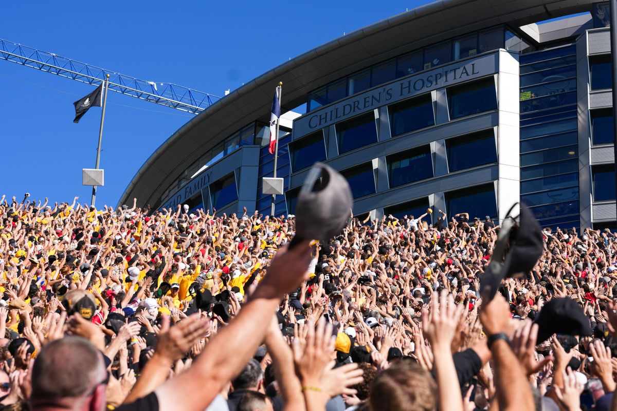 ESPNFrontRow's tweet photo. Beyond the Hawkeye Wave 💛

Before @CollegeGameDay took the stage in Iowa City last weekend, members of the crew visited @UIchildrens

The experience sparked powerful reflections from the team &amp; a $1M donation from @PatMcAfeeShow

More on the visit: https://t.co/wK45gAH1x3 https://t.co/lUiIbEotvj