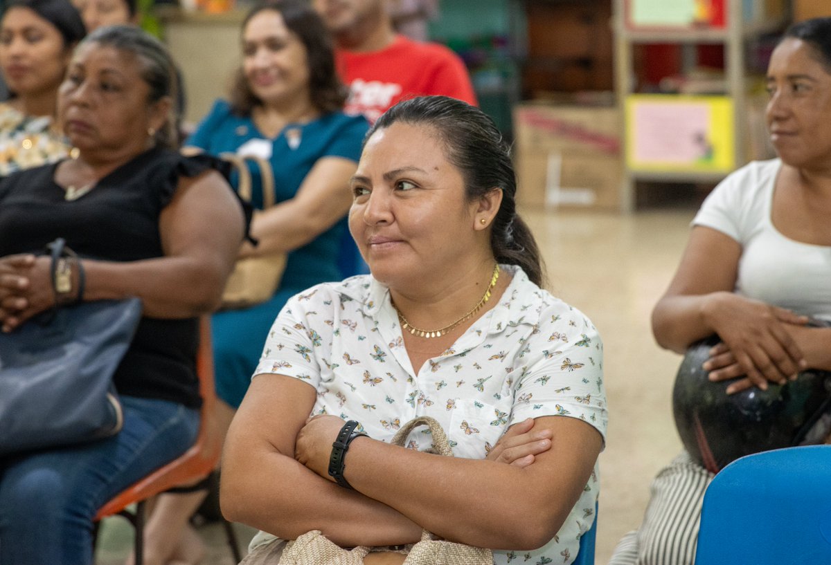 cepredey's tweet photo. En Motul, compartimos la plática Habilidades para la Vida con madres y padres de familia de las y los estudiantes que participan en el Modelo KAAB, en la Secundaria Técnica No. 21 “Agustín Franco Villanueva”. 🐝 https://t.co/cYMcYqpbRf