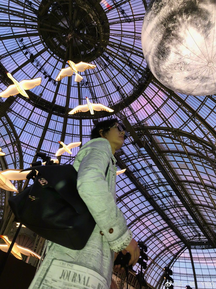2amWangYibo's tweet photo. WANG YIBO CHANELShowSS27 #WangYiboPFWSS27xCHANEL 

SS27 #CHANEL #ParisFashionWeek 
#WangYiboxCHANEL #WangYibo #หวังอี้ป๋อ https://t.co/JxV1UJRjyD