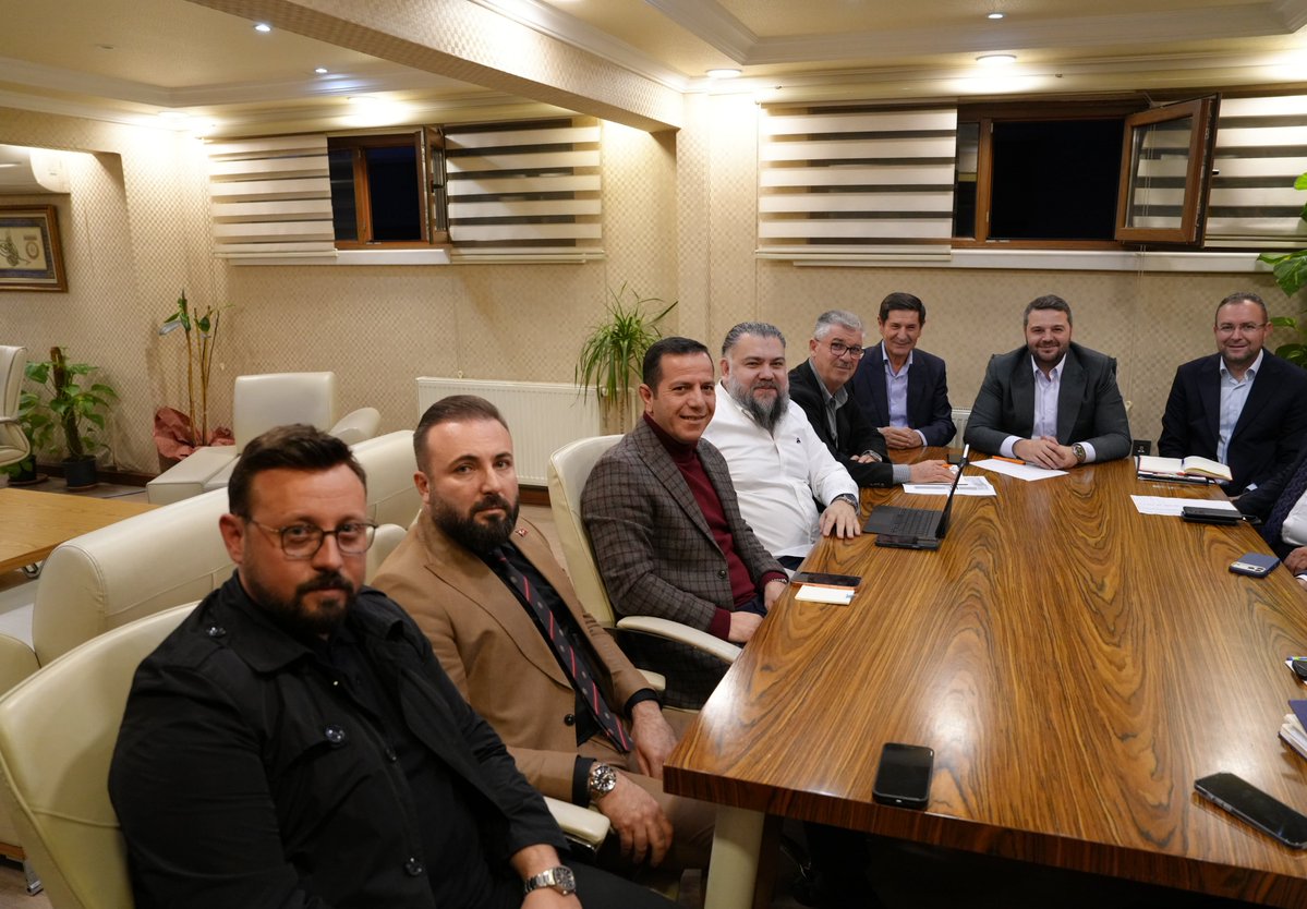 AkKeciorenResmi's tweet photo. Haftalık Olağan Yürütme Kurulu toplantımızı İlçe Başkanımız Sayın Ömer Faruk İslam'ın Başkanlığında gerçekleştirdik.

@RTErdogan
@hakanhanozcan
@erhansarigol
@AkpartiAnkara
@omerfarukislam
@akkadinkeciorn
@AkgencKecioren https://t.co/HFoGQK7Lcv
