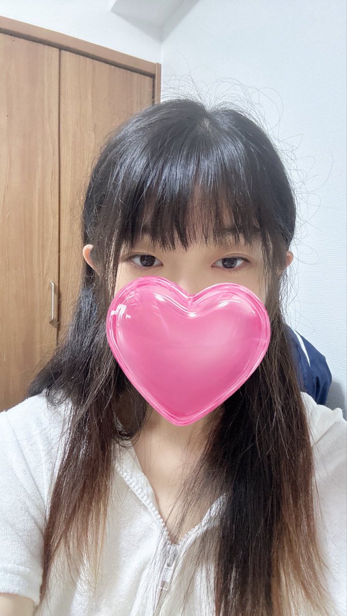 seira4938's tweet photo. 夜遅くにごめんなさい！
実は昨日美容院に行ってきて前髪縮毛矯正したよん！
とぅるとぅるになってるからお兄さん達見に来て欲しいな♡ https://t.co/M1NmI5aUeX