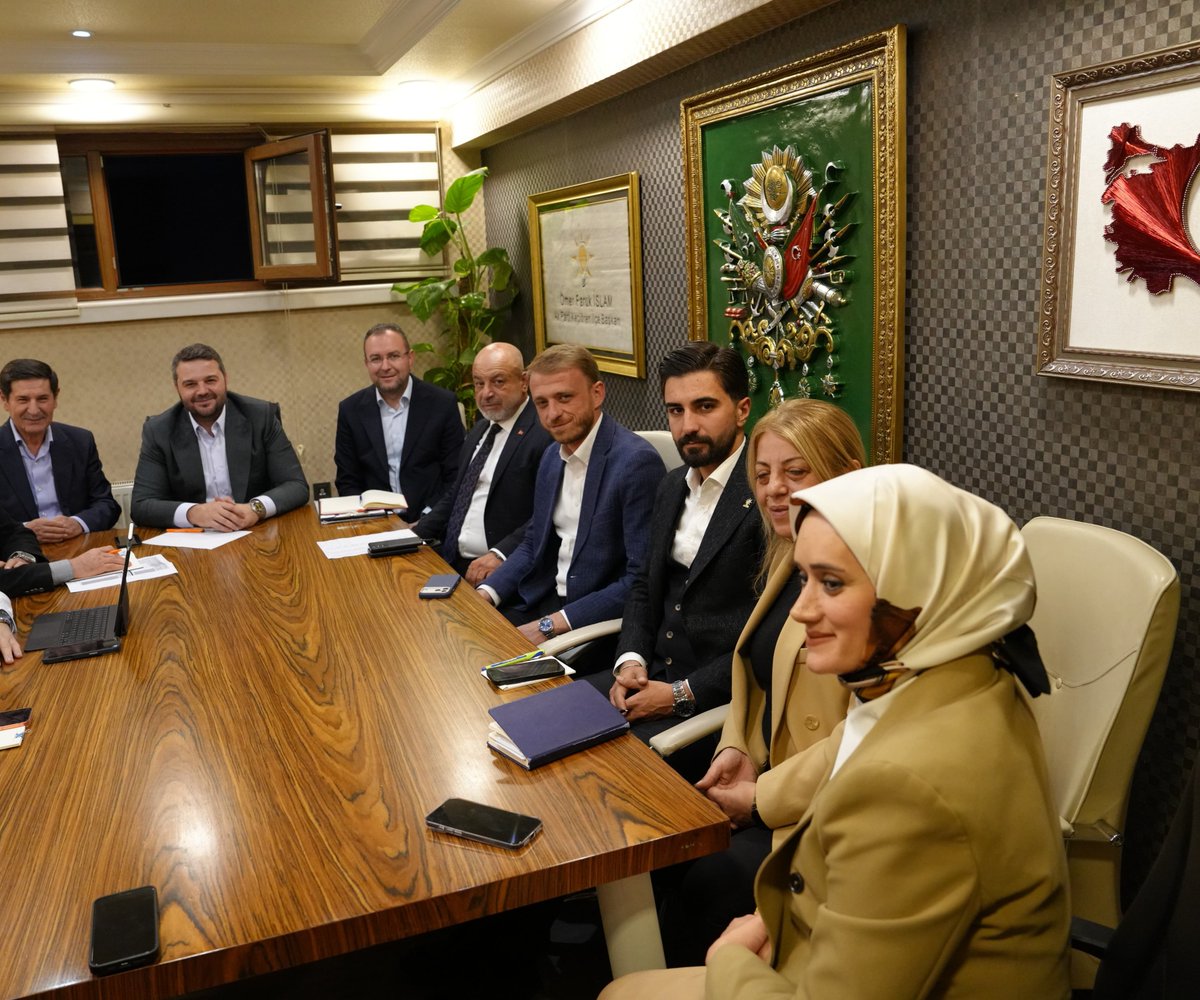AkKeciorenResmi's tweet photo. Haftalık Olağan Yürütme Kurulu toplantımızı İlçe Başkanımız Sayın Ömer Faruk İslam'ın Başkanlığında gerçekleştirdik.

@RTErdogan
@hakanhanozcan
@erhansarigol
@AkpartiAnkara
@omerfarukislam
@akkadinkeciorn
@AkgencKecioren https://t.co/HFoGQK7Lcv