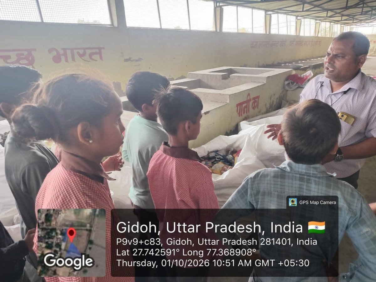 MathuraSbmg's tweet photo. "स्वच्छता ही सेवा 2026"
अंतर्गत उच्च प्राथमिक विद्यालय गिदोह, विकासखंड नंदगांव में विद्यार्थियों को RRC केंद्र का भ्रमण कराया गया। इस दौरान बच्चों को विभिन्न प्रकार के कचरे एवं उनके उचित प्रबंधन की जानकारी दी गई।  #WasteManagemen 
#SwachhtaHiSeva 
#swachhbharatmission https://t.co/GTxkj4O2x1