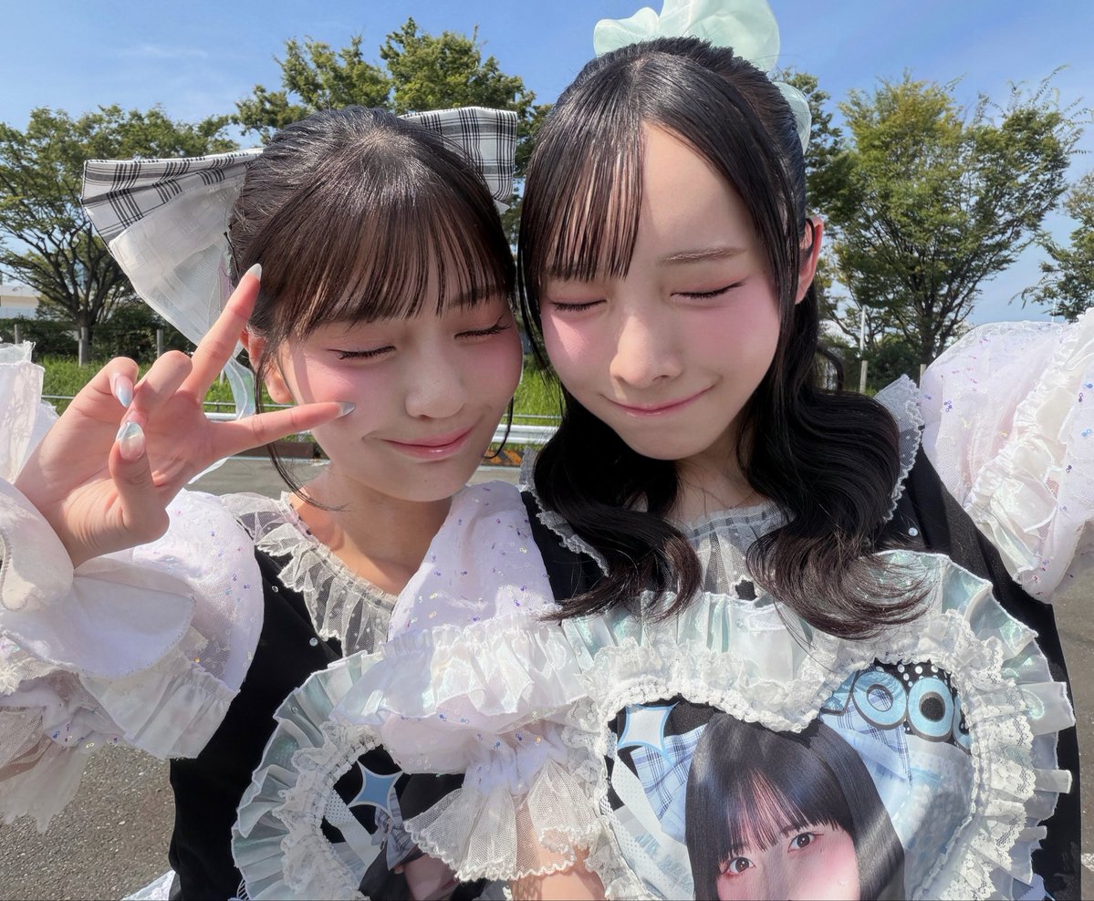 nanami_rio07's tweet photo. なーたんお誕生日おめでとう🎂💛⟡.·

一緒に活動を始めて約5ヶ月!!!!♡
まだ5ヶ月なんだって思うくらい、ほぼ毎日会って、ご飯に行って、一緒に帰って「また明日ね🫶🏻」ってするのが当たり前だったね(՞⸝⸝ᵒ̴̶̷᷄꒳ᵒ̴̶̷᷅⸝⸝՞)💕

初めて話した時から、一緒にいるのが心地よくて、同期だけどいつの間にか親友みたいな存在になってたね🥺♡

一緒に活動できるのも残りわずか🥲
当たり前だった「また明日ね🫶🏻」が当たり前じゃなくなるって思うと寂しいけど、最後の日までたくさん笑って、たくさん思い出作ろうね( ᵒ̴̶̷̥́ ^ ᵒ̴̶̷̣̥̀  )💕

同じタイミングで出会えて、同期になれて本当によかった!!!! 活動が終わってもずっと��っと仲良しでいようね🥲🫶🏻

大好き!!!! 素敵な1年にしてね🎂💛
お誕生日会もしようね꒰ ՞•`·̫ ‐՞꒱⟡.·