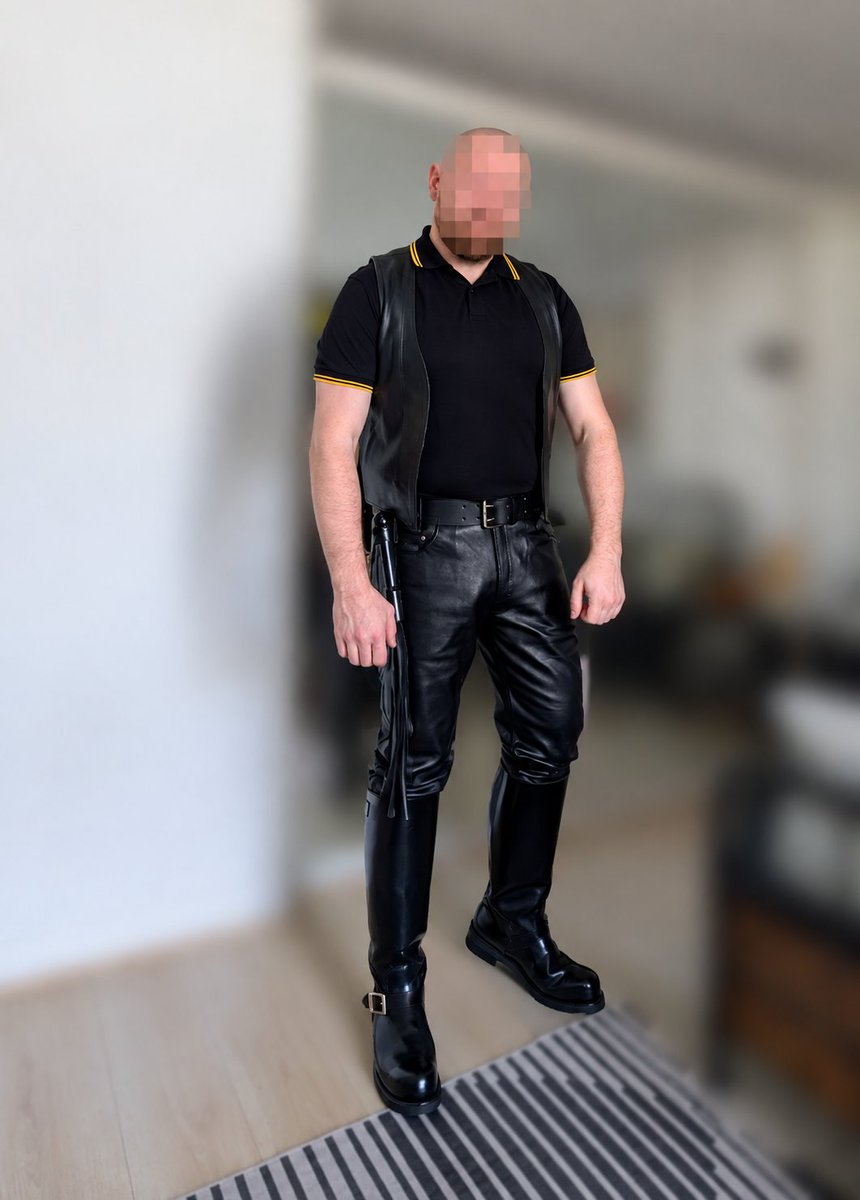 maskdcigar's tweet photo. My boots are ready. What are you waiting for?
#leatherman #leatherboss #gayleather https://t.co/XkDqb0C7x4