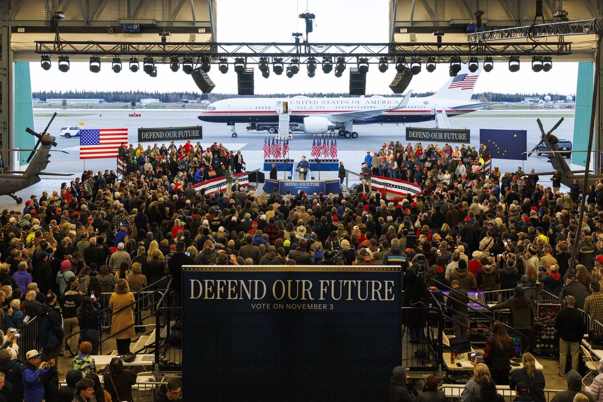 JDVance's tweet photo. Thank you for having me Fairbanks, Alaska!

Now get out there this November and vote for @DanSullivan_AK and @NickforAlaska. https://t.co/S5UE9IVpVW