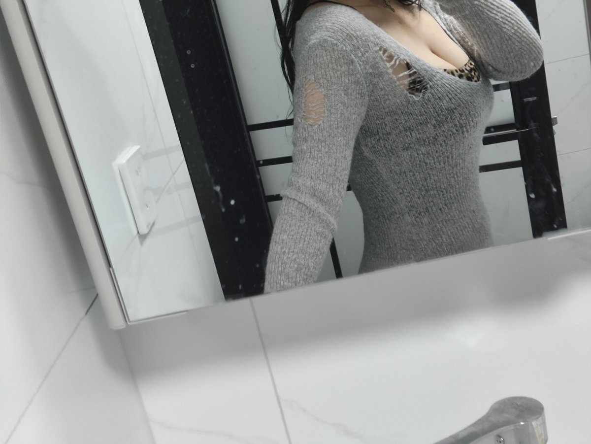 Zringo0506's tweet photo. these fits are way too much for me...I’ve never even worn them out before 😭 https://t.co/eoxfoIczAR