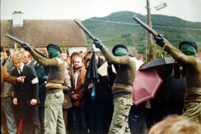 GaelicFuturist's tweet photo. A Provisional IRA firing party during the funeral of hunger striker Raymond McCreesh, May 1981 in Camlough, County Armagh https://t.co/fgGrGzd6OL