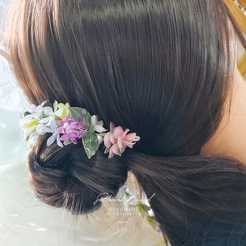 SootteerukB's tweet photo. NO.56 มาลัยรัดเกล้าดอกกุหลาบ/บานไม่รู้โรย/มะลิ/พวงคราม/ดอกรัก
Material : Wire UV resin
*สามารถปรับดัดเป็นจรหูได้*
#HandmadeAccessories

ราคา 1,790.- บาท ส่งฟรี 
💳 บัตรเครดิต *ชาร์จ 2%+VAT*
สนใจเมนชั่น "จอง/จ/CF/F" มาได้เลยนะคะ https://t.co/9yr9gW6jLc