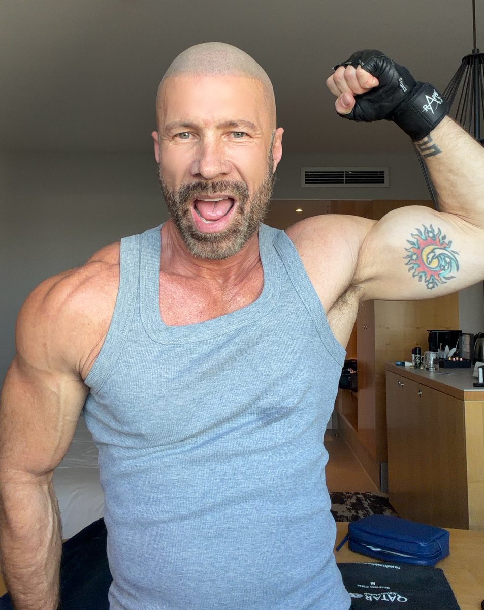 HotRawHole2Fill's tweet photo. Quick workout landing in Frankfurt https://t.co/W9NomhVBiF
