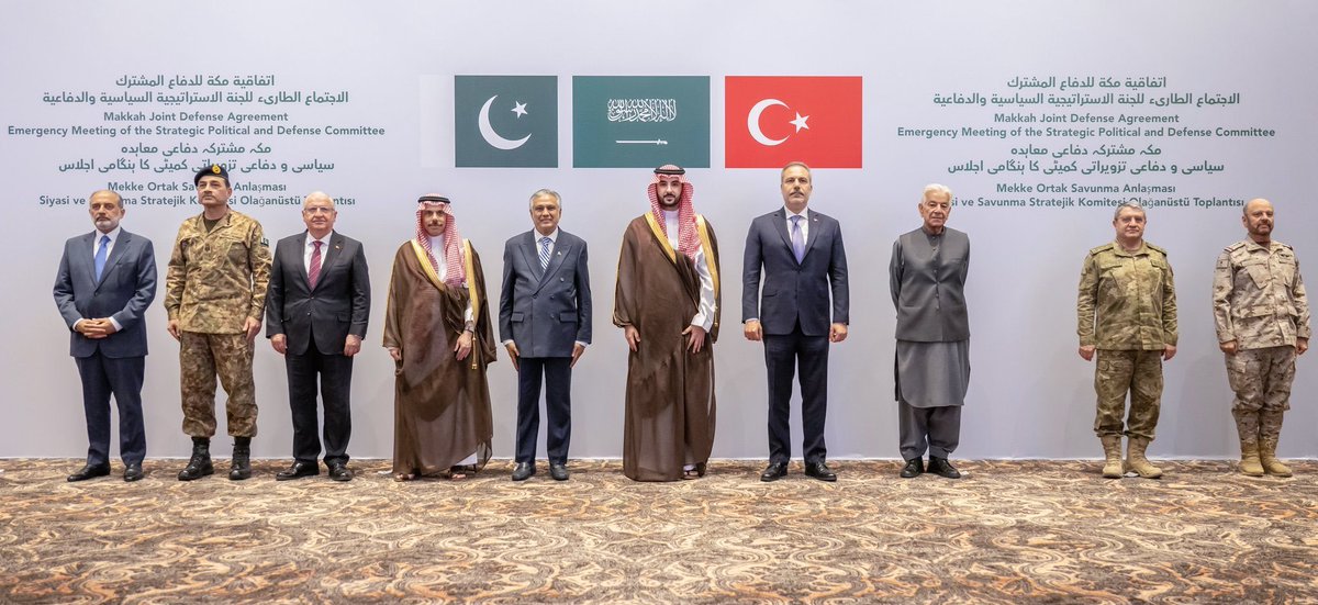 aliozgunduz's tweet photo. Gazze için böyle bir ittifak oluşturmayanlar, #Gazze'yi savunan, Kızıldeniz'i İsrail ve Amerika'ya dar eden Ensarullah'a (Husiler) karşı nasılda olağanüstü toplanıp kararlar alıyorlar!..
Mehmetçik, TBMM'nin onayı olmadan hiç bir yere gönderilemez!.
Ve umuyorum ki, milletin istemediği bir kararı milletin vekilleri de almayacaktır!.
Veya gelin millete soralım bakalım; halkımız, Suudi hanedanını, Israil ve Amerika çıkarlarını korumak için Mehmetçiğin görev almasını isteyecek mi?..