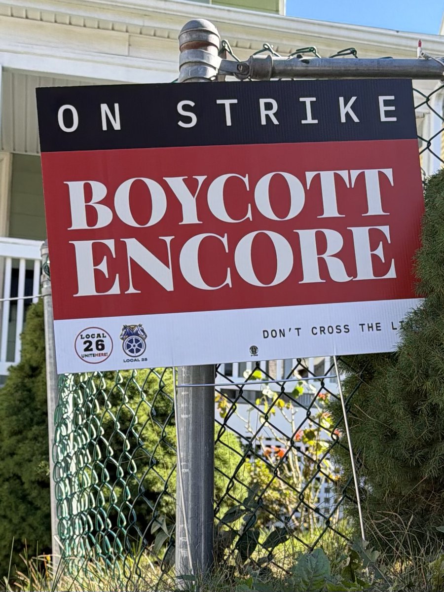 UNITEHERE26's tweet photo. Union workers at Encore Boston are ON STRIKE! Stand with @UNITEHERE26 &amp; @Teamsters25 — stay out of Encore Boston until Wynn Resorts settles a fair contract! Show your solidarity — get a FREE yard sign like these ones in Lynn and Natick: https://t.co/TJkC9vpJpY https://t.co/K8UGv73zWP