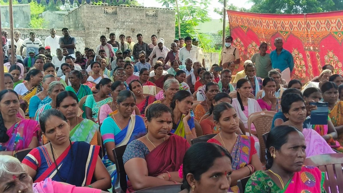 Collector_PDPL's tweet photo. ఓదెల, 2026 అక్టోబర్-06:
---------------------------------------
భూ-భారతి రీ-సర్వే ద్వారా క్షేత్రస్థాయిలో ప్రతి భూమి హద్దులను ఖచ్చితంగా నిర్ధారించి, సమగ్ర భూ రికార్డులను రూపొందించనున్నట్లు *జిల్లా కలెక్టర్ కోయ శ్రీహర్ష* తెలిపారు. రీ-సర్వే ప్రక్రియ విజయవంతంగా పూర్తయ్యేలా రైతులు, ప్రజలు అధికారులకు పూర్తి సహకారం అందించాలని కోరారు.

ఈ సందర్భంగా *జిల్లా కలెక్టర్ కోయ శ్రీహర్ష మాట్లాడుతూ,* తెలంగాణ ప్రాంతంలో చివరిసారిగా 1937లో భూ సర్వే జరిగిందని తెలిపారు. అనేక సంవత్సరాల అనంతరం ప్రస్తుతం రాష్ట్ర ప్రభుత్వం అన్ని గ్రామాల్లో సమగ్ర రీ-సర్వే నిర్వహించాలని నిర్ణయించిందన్నారు.

భూముల హద్దులు, రికార్డులలో మార్పులతో సమస్యలు
గతంలో ఒక సర్వే నంబర్‌లోని భూమి ఒకే వ్యక్తి వద్ద ఉండేదని, కాలక్రమేణా కొనుగోళ్లు, అమ్మకాలు, వారసత్వ బదలాయింపులు తదితర కారణాలతో భూములు అనేక చేతులు మారాయని తెలిపారు.

 పట్టాదారు పాస్‌పుస్తకాల్లో మార్పులు జరిగినప్పటికీ క్షేత్రస్థాయిలో ప్రతి భూమికి సంబంధించిన ఖచ్చితమైన మ్యాప్ అందుబాటులో లేకపోవడం వల్ల భూముల విస్తీర్ణంలో తేడాలు, హద్దులకు సంబంధించిన సమస్యలు  ఉత్పన్నమవుతున్నాయని పేర్కొన్నారు.

ఈ సమస్యలకు పరిష్కారం చూపడంతో పాటు భవిష్యత్‌లో భూ వివాదాలకు అవకాశం లేకుండా చేయడమే సమగ్ర రీ-సర్వే ప్రధాన ఉద్దేశ్యమని కలెక్టర్ తెలిపారు. ఆధునిక సాంకేతిక పరిజ్ఞానాన్ని వినియోగించి ప్రతి భూమిని క్షేత్రస్థాయిలో సర్వే చేసి ఖచ్చితమైన హద్దులను నిర్ధారిస్తామని చెప్పారు.

*పెద్దపల్లి జిల్లాలో తొలి దశలో 70 గ్రామాల్లో రీ-సర్వే*

పెద్దపల్లి జిల్లాలో మొత్తం 190 రెవెన్యూ గ్రామాలు ఉన్నాయని, మొదటి దశలో 70 గ్రామాలను రీ-సర్వే కోసం ఎంపిక చేసినట్లు జిల్లా కలెక్టర్ తెలిపారు. ఈ గ్రామాల్లో ఇందుర్తి కూడా ఒకటని పేర్కొన్నారు.

రీ-సర్వేలో భాగంగా ముందుగా గ్రామ సరిహద్దులను నిర్ధారించి, అనంతరం ఇళ్లు, ప్రభుత్వ ఆస్తులు, వ్యవసాయ భూములను ఆధునిక సాంకేతిక పరిజ్ఞానంతో సర్వే చేస్తామని తెలిపారు. ఆధునిక సర్వే పరికరాల సహాయంతో భూముల హద్దులను ఖచ్చితంగా గుర్తించి సమగ్ర భూ రికార్డులను రూపొందిస్తామని వెల్లడించారు.

సర్వే అనంతరం 21 రోజుల పాటు అభ్యంతరాల స్వీకరణ
రీ-సర్వే పూర్తయిన అనంతరం గ్రామాల్లో భూ వివరాలను ప్రజల పరిశీలనకు ప్రకటిస్తామని తెలిపారు. భూ వివరాలపై ప్రజలకు 21 రోజుల గడువు ఇస్తామని, ఈ సమయంలో వచ్చిన అభ్యంతరాలను స్వీకరించి పరిశీలించి పరిష్కరిస్తామని పేర్కొన్నారు.

అభ్యంతరాల పరిష్కారం అనంతరం తుది భూ వివరాలను ఆన్‌లైన్‌లో నమోదు చేసి భూధార్ కార్డులను జారీ చేస్తామని తెలిపారు. భవిష్యత్‌లో భూములకు సంబంధించిన వివరాలు సులభంగా గుర్తించేందుకు, భూ హక్కులకు భద్రత కల్పించేందుకు ఈ ప్రక్రియ ఎంతో ఉపయోగపడుతుందని అన్నారు.

*పైలెట్ ప్రాజెక్టులో 99 శాతం సమస్యల పరిష్కారం*

రాష్ట్రంలో పైలెట్ ప్రాజెక్టు కింద ఐదు గ్రామాల్లో నిర్వహించిన రీ-సర్వే ద్వారా సుమారు 99 శాతం భూ సమస్యలను పరిష్కరించగలిగామని జిల్లా కలెక్టర్ తెలిపారు. భూముల విస్తీర్ణం, హద్దులు, ఇతర భూ సంబంధిత సమస్యలకు రీ-సర్వే ద్వారా శాశ్వత పరిష్కారం లభించే అవకాశం ఉందన్నారు.

ప్రభుత్వం ప్రవేశపెట్టిన భూ-భారతి పోర్టల్ ద్వారా ఇప్పటికే అనేక భూ సమస్యలను పరిష్కరించామని తెలిపారు. రీ-సర్వే ద్వారా రూపొందించే ఖచ్చితమైన భూ రికార్డులు భూ-భారతి వ్యవస్థను మరింత బలోపేతం చేస్తాయని పేర్కొన్నారు.

*రోజుకు 40 నుంచి 50 ఎకరాల వరకు సర్వే*

రీ-సర్వేలో భాగంగా రోజుకు సుమారు 40 నుంచి 50 ఎకరాల వరకు సర్వే నిర్వహించే అవకాశం ఉందని  తెలిపారు. ఏ భూములను, ఏ సమయంలో సర్వే చేయనున్నారనే సమాచారాన్ని ముందుగానే సంబంధిత రైతులకు తెలియజేస్తామని చెప్పారు.
సంబంధిత రైతులు నిర్దేశిత సమయంలో తమ భూముల వద్ద అందుబాటులో ఉండి సర్వే సిబ్బందికి అవసరమైన సహకారం అందించాలని కోరారు. 

భూములకు సంబంధించిన పత్రాలు, వివరాలతో రైతులు అందుబాటులో ఉండటం వల్ల సర్వే ప్రక్రియ మరింత సులభంగా, వేగంగా పూర్తవుతుందని తెలిపారు.

రీ-సర్వే ద్వారా రూపొందించే భూ వివరాలు రాబోయే 
60 నుంచి 70 సంవత్సరాల వరకు ఉపయోగపడేలా పకడ్బందీగా రూపొందించనున్నట్లు  తెలిపారు. ఆధార్ తరహాలో భూమికి ప్రత్యేక గుర్తింపుగా భూధార్ కార్డుల జారీకి ఈ రీ-సర్వే కీలకమని పేర్కొన్నారు.

భవిష్యత్ తరాలకు కూడా ఉపయోగపడేలా ఖచ్చితమైన భూ రికార్డులను రూపొందించేందుకు ప్రభుత్వం చేపట్టిన ఈ కార్యక్రమంలో ప్రతి ఒక్కరూ భాగస్వాములు కావాలని  కోరారు.

రీ-సర్వే సమయంలో అధికారులు, సర్వే సిబ్బందికి రైతులు, ప్రజలు పూర్తి సహకారం అందించాలని, భూ వివరాలకు సంబంధించి ఏవైనా సందేహాలు లేదా అభ్యంతరాలు ఉంటే నిర్దేశిత ప్రక్రియలో వాటిని తెలియజేయాలని  సూచించారు.