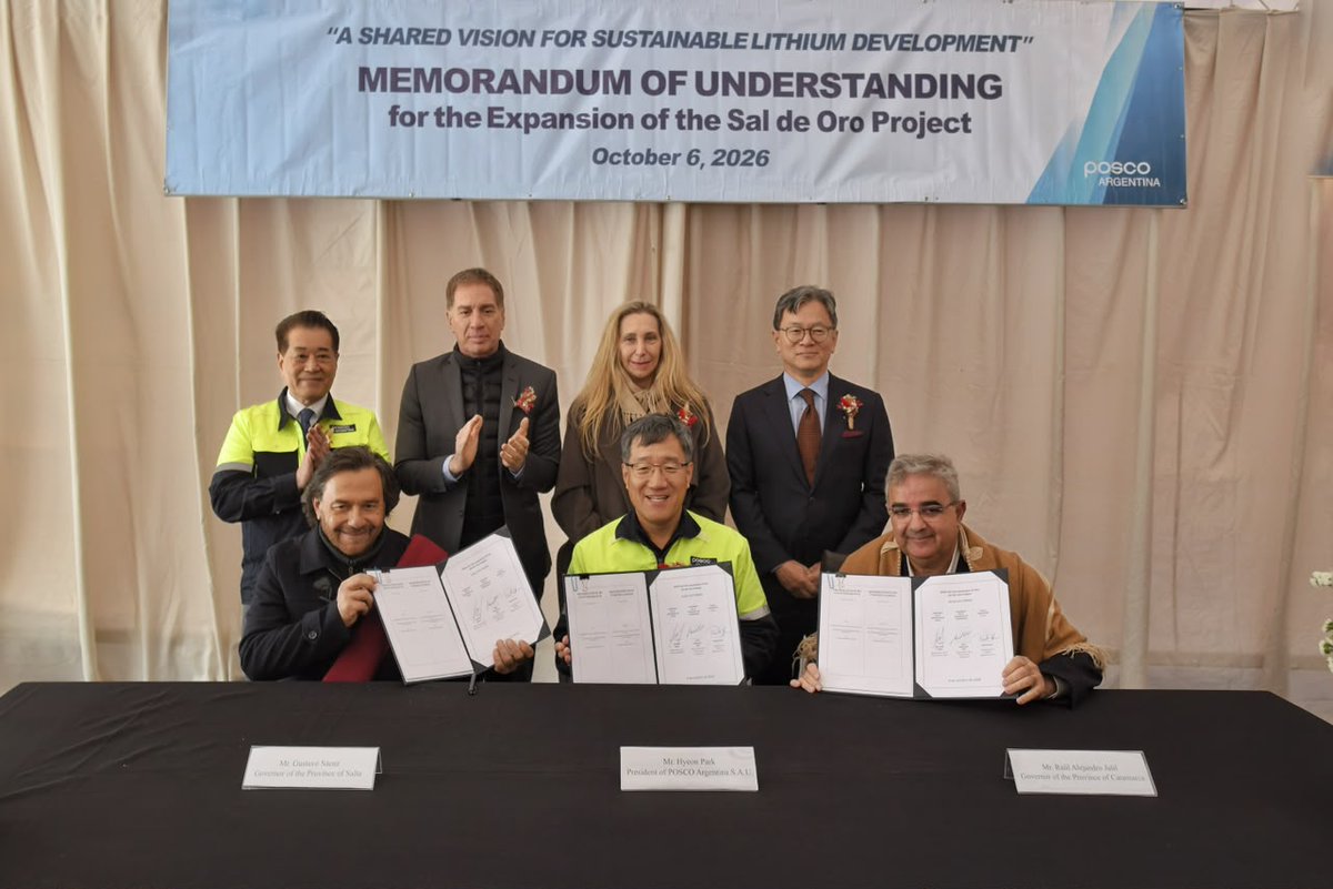 mediceneljefe's tweet photo. @KarinaMileiOK, junto a @DiegoSantilli, @NachoDevitt y Fabián Fernández, inauguró la nueva planta de litio de POSCO en el Salar del Hombre Muerto para producir 100.000 toneladas. Más de 5.000 empleos y confianza total en la Argentina de @JMilei. VLLC!!! https://t.co/VThkrMiMIG