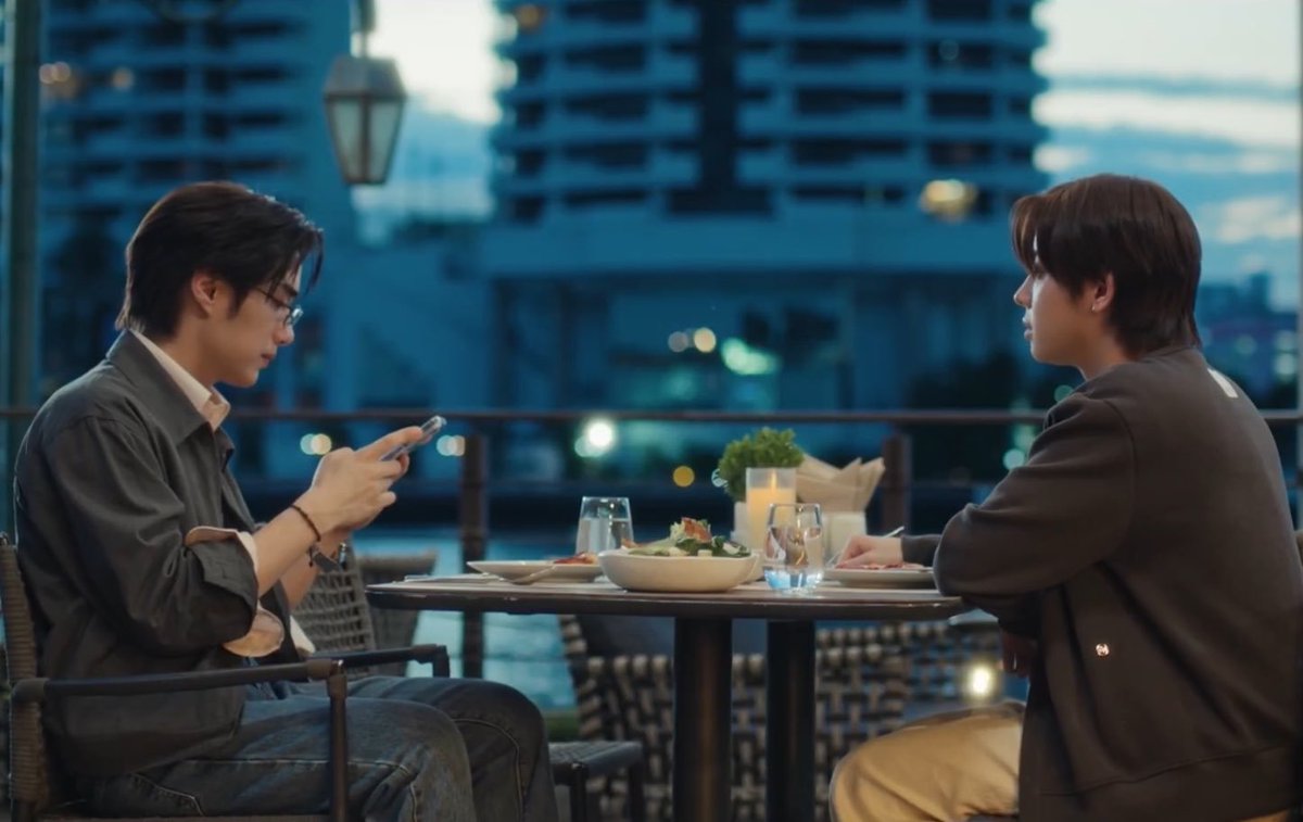 ashy_obsee's tweet photo. This scene in the trailer feels like the prologue of their Jumping Machine cover 🫠😔

Be careful Charn or you'll also end up with an empty table...

TRAILER KHEMJIRA FOREVER
#ตัวอย่างเขมจิราตลอดกาล https://t.co/lEdVaEAFup