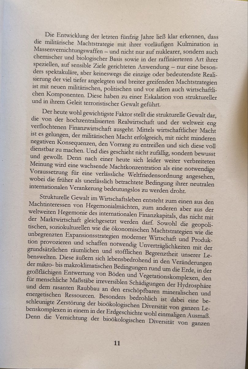 fielvraz's tweet photo. Albert Einstein war der größte Verächter des Judentums.
Er ist aus dem Judentum ausgetreten und blieb sogar nach dem Holocaust konfessionslos.
Kapitel 16 seiner Biografie, ein Jude namens Albert.
Er hätte niemals zugestimmt, dass man ein Denkmal in Israel von ihm errichtet. Er war während seines Lebens ein einziges Mal in Israel.
Das was das Judentum mit seinen Errungenschaften macht, entspricht nicht dem Willen des Albert Einstein.
Der der Geist des Albert Einstein ist vertreten in der Potsdam Denkschrift.