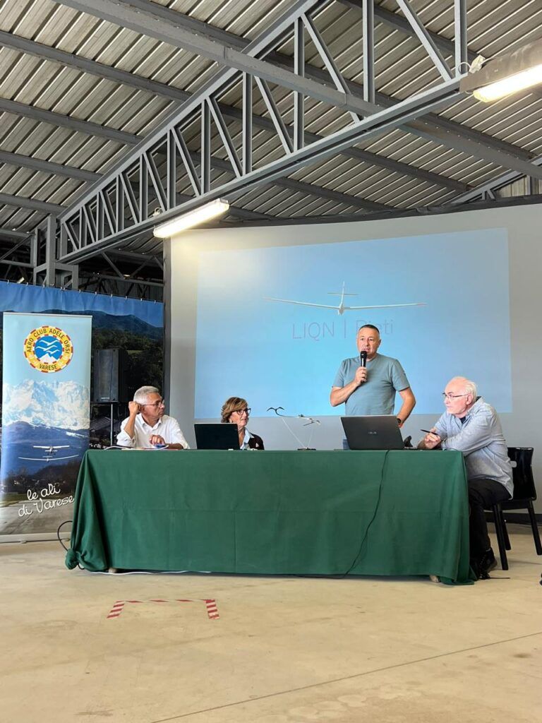 SabiniaTV's tweet photo. WGC RIETI 2027, IL COMITATO ORGANIZZATORE AL MEETING ANNUALE DEL VOLO A VELA A VARESE
https://t.co/VlBYO01iOz https://t.co/tPRkyjRT0K