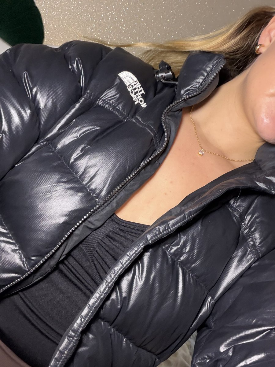 GoddessJ2202's tweet photo. Well now the weather is getting colder it’s only right to bring my NF back out 😝

Video responses while I go on a walk?? https://t.co/Q3uUGc8bRx