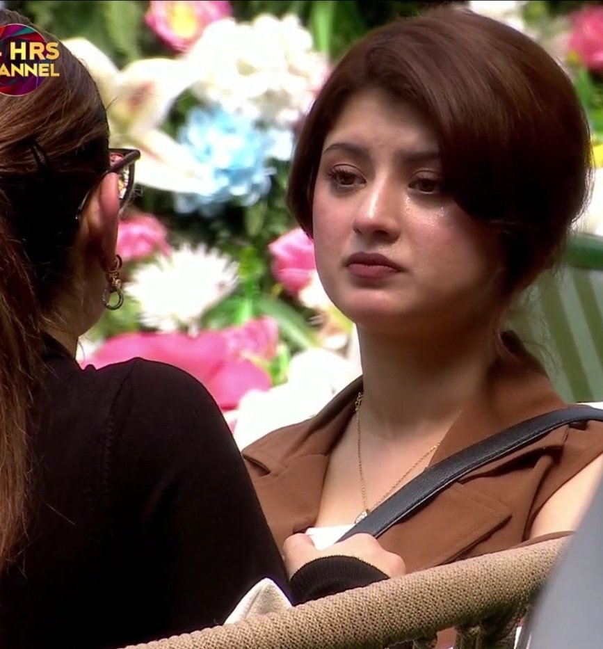 Riyahoonmain's tweet photo. Yesterday in live feed #ArishfaKhan was crying. Today after watching the episode i came to know that she was crying after #QaziTouqeer came to hug her. Bandi dikhati nahi hai feeling but she's also hurt #BiggBoss20 conveniently didn't show it properly. https://t.co/13PF3RZNMl