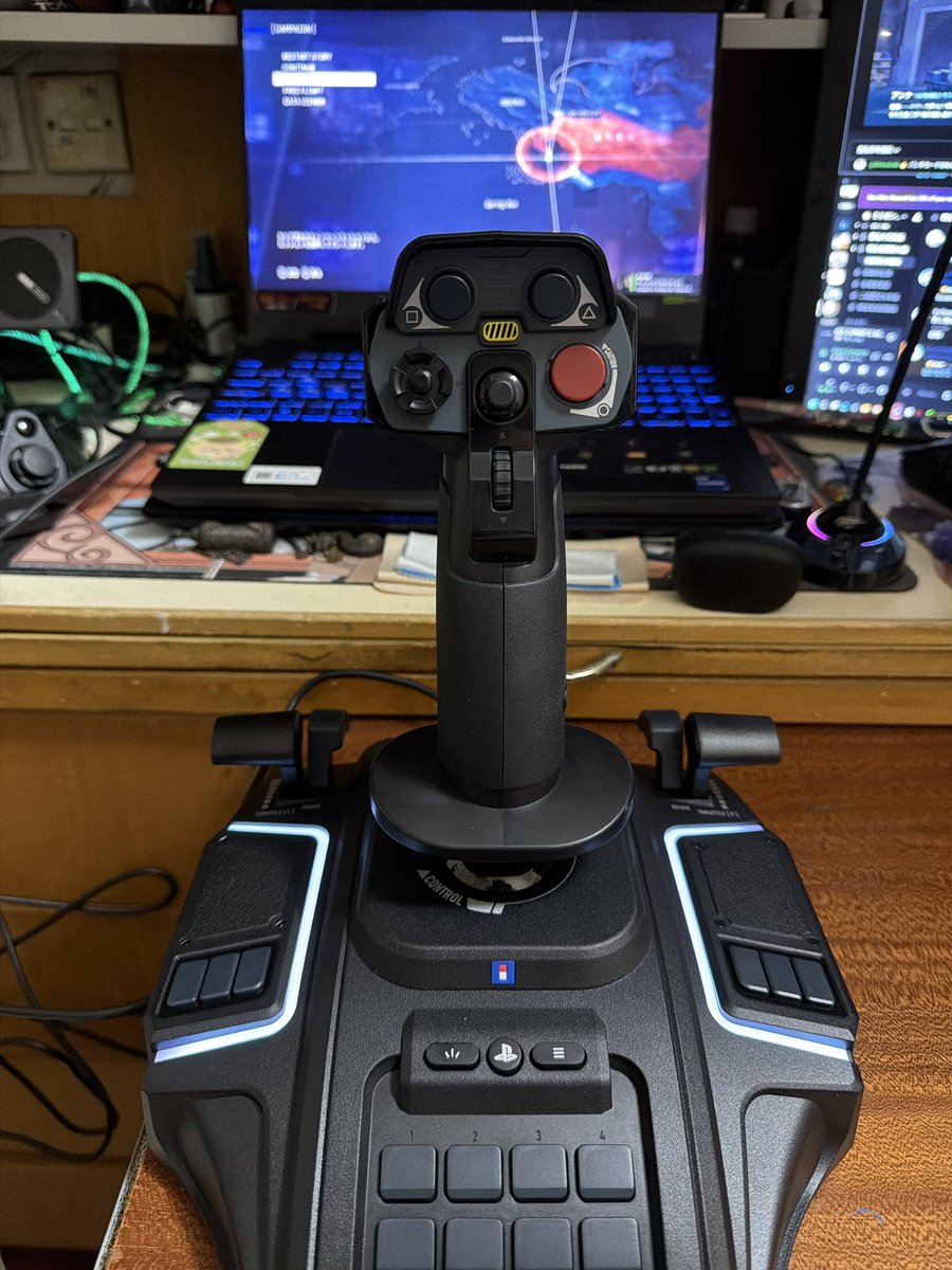 c_ch_z's tweet photo. えっと…
ぜんぜん普通のコントローラーの方が飛びやすい。これだとスピードコントロールイマイチだし、ターンはオーバーしがち… https://t.co/TBVYGKzd3c