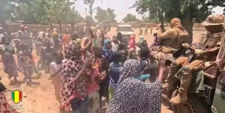 beyondB_DAG's tweet photo. A day of massive jubilation, as Malian army takes Kidal again from Azawad Liberation Front (FLA), the French sponsored  terrorists group. 

When the Terrorist were attacking Mali last year, Western media were celebrating that Mali was about to become the 1st African country taken over by armed terrorist,  now they have gone silent,  not a single one of them are covering the story.