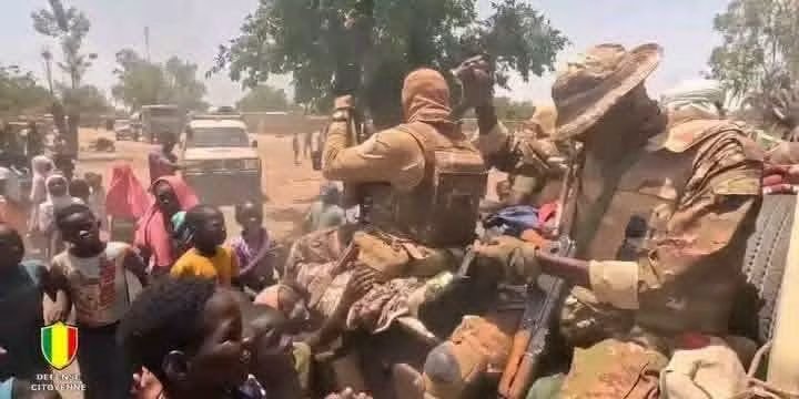 beyondB_DAG's tweet photo. A day of massive jubilation, as Malian army takes Kidal again from Azawad Liberation Front (FLA), the French sponsored  terrorists group. 

When the Terrorist were attacking Mali last year, Western media were celebrating that Mali was about to become the 1st African country taken over by armed terrorist,  now they have gone silent,  not a single one of them are covering the story.