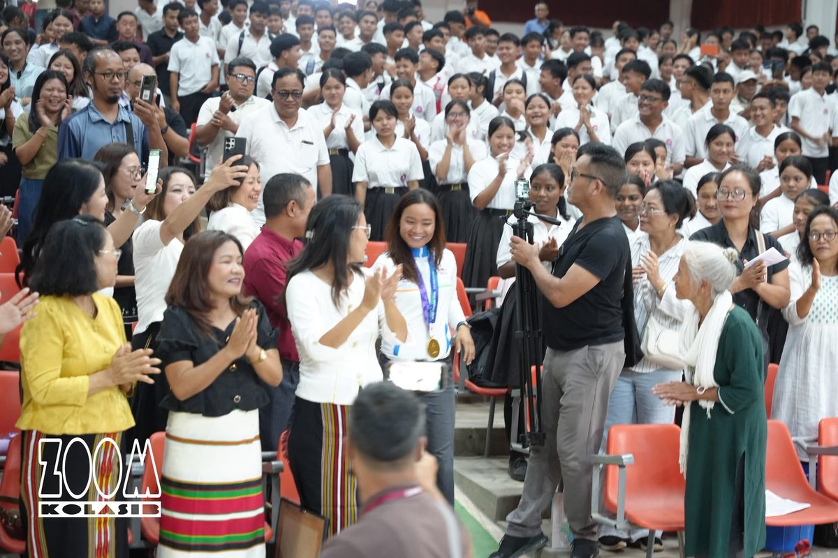 Lalremsiami30's tweet photo. Coming back to where my journey began, carrying an Asian Games gold medal, is a moment beyond words🥇🇮🇳

Deeply grateful to every person of Kolasib for the love, warmth, and beautiful welcome!🫶🏼🏑🤍

#hmangaihbertelennakolasib #zoomkolasib #kolasib https://t.co/aQuQcmGMxY