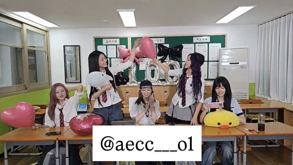 aecc___o1's tweet photo. 내 공주들 ..♡ 
데뷔 100일 내가 너무너무 축하해 
앞으로도 행복만 하쟈 ~~ ㅅㄹㅎ💝

#KVZ100DAYSPARTY https://t.co/o32hXv8QCN
