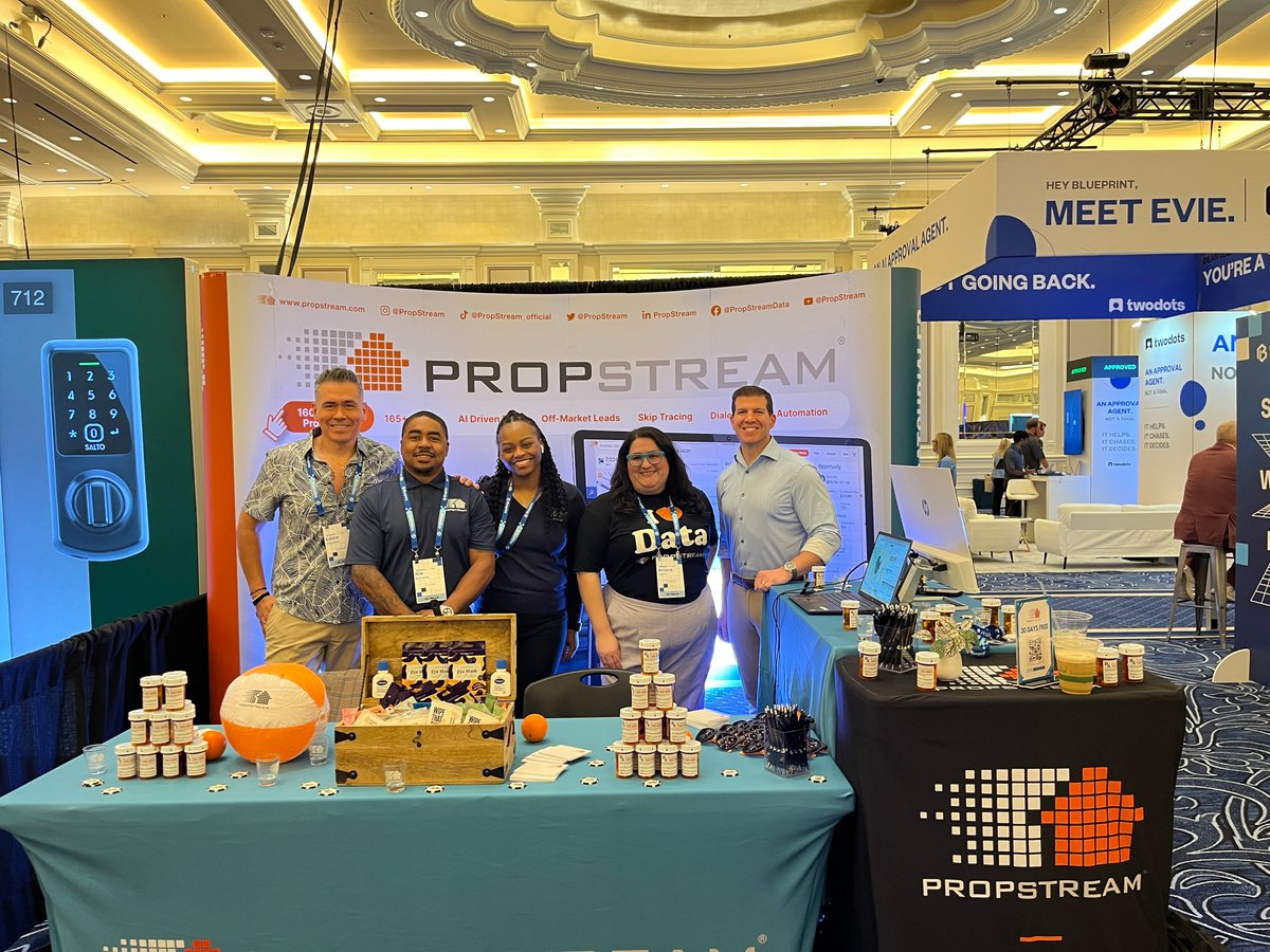 PropStream's tweet photo. The best part of every event? The people 🧡

Thank you to our incredible partners and team for a September filled with opportunities to meet, learn, and connect with so many inspiring real estate professionals.

Swipe through our September event highlights. https://t.co/Qzk81SLH6x