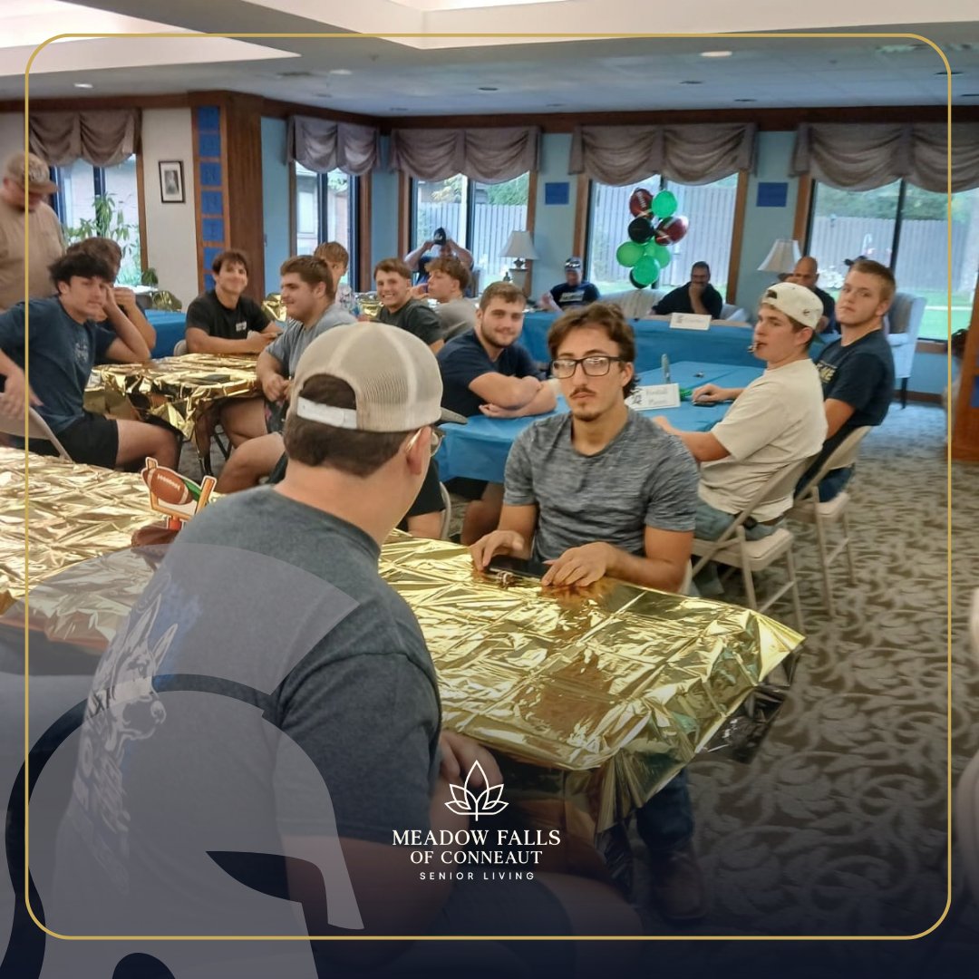 MeadowConneaut's tweet photo. 🏈🎉 Homecoming Week was a great time at Meadow Falls of Conneaut! We enjoyed hosting the High School Football Team for a Homecoming Dinner and showing our support for our local athletes! ❤️💙

#Homecoming #ConneautSpartans https://t.co/fq4Uj8rJGs