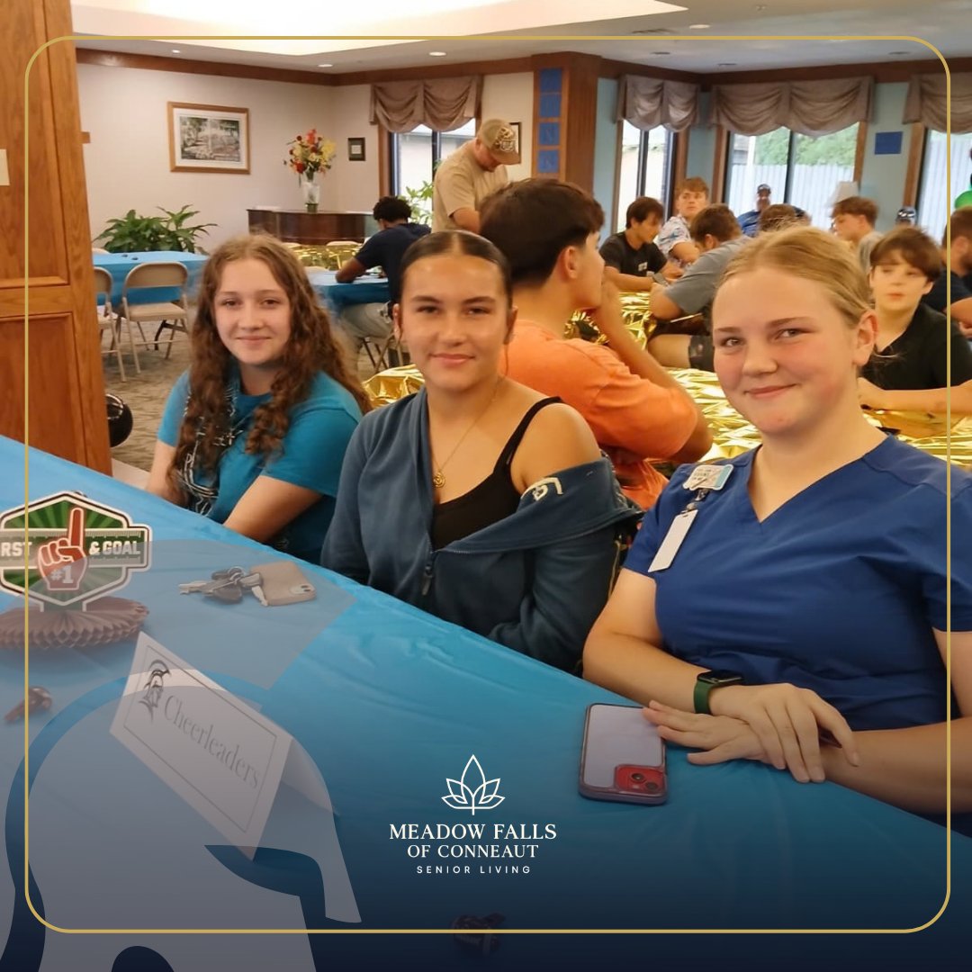 MeadowConneaut's tweet photo. 🏈🎉 Homecoming Week was a great time at Meadow Falls of Conneaut! We enjoyed hosting the High School Football Team for a Homecoming Dinner and showing our support for our local athletes! ❤️💙

#Homecoming #ConneautSpartans https://t.co/fq4Uj8rJGs