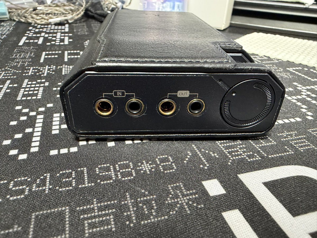 KakuS2000's tweet photo. 緩募(再掲)
Astell&amp;Kern AK PA10
Dignisケース　ブラック
42000円(送料込み)
箱、付属品完備
本体傷無し
バッテリー良好

珍しいDignisのケース付きになります。
気になる方いらっしゃいましたら
よろしくお願いします🙇 https://t.co/2MvMRKeAgY