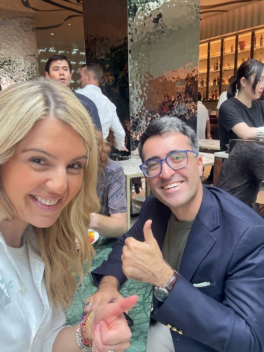 HumbleGal__'s tweet photo. Great running into @fintechfrank in Singapore ahead of @token2049! https://t.co/lnP4fXtetz