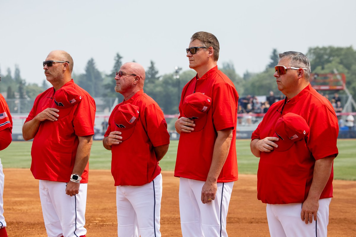 USASoftballMNT's tweet photo. A big 𝑺/𝑶 to our coaching staff 🇺🇸

Happy #NationalCoachesDay!

#USMNT | @USASoftball https://t.co/gqsTVjrufe