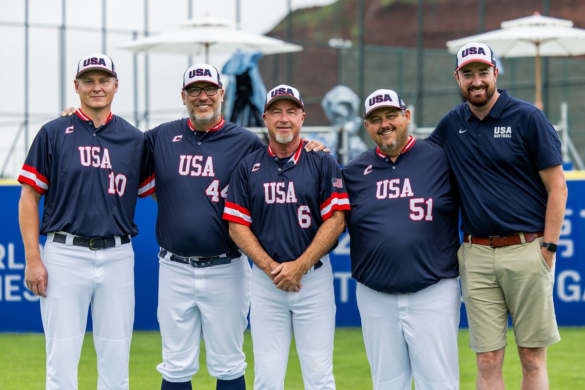 USASoftballMNT's tweet photo. A big 𝑺/𝑶 to our coaching staff 🇺🇸

Happy #NationalCoachesDay!

#USMNT | @USASoftball https://t.co/gqsTVjrufe