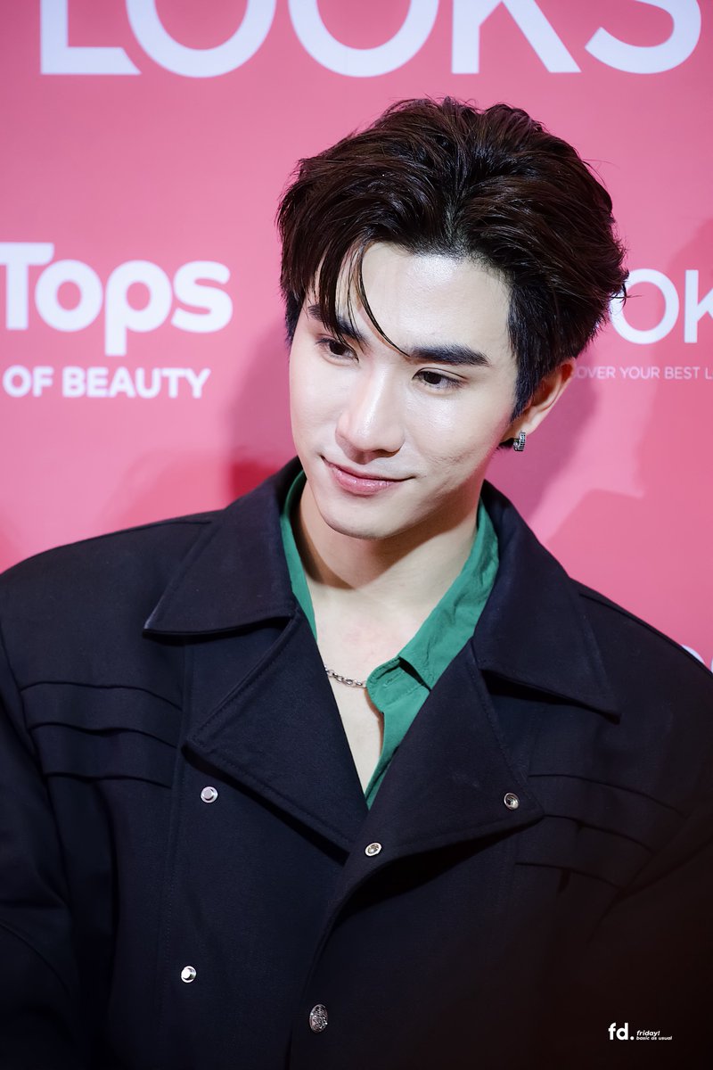 x_fridayy's tweet photo. หล่อมากกกกก 😭🖤✨

PERTH X TOPS OF GOHAIR 
#GOHAIRxPerth 
#PerthTanapon #KDPPE https://t.co/G7nmsx7iIS