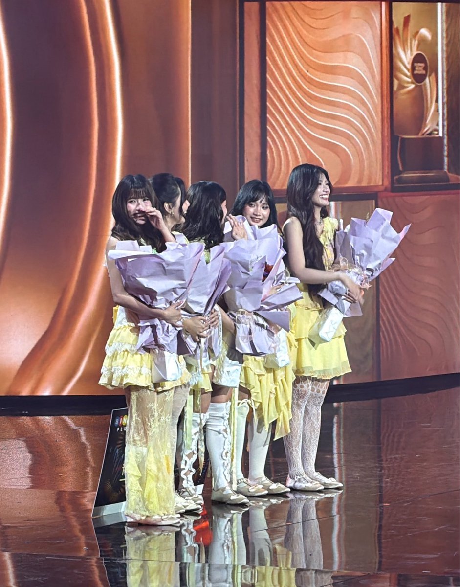 cbkjpg's tweet photo. proud of you always, my best girls 💜

@angelahermoso__
@ChariceHermoso
@KAIA_Members
@sophiaamercado
@charlottescrtr 

KAIA AT FILIPINO MUSIC AWARDS
#KAIA #KAIAatFilipinoMusicAwards #FMAs https://t.co/zENDKnlTcY