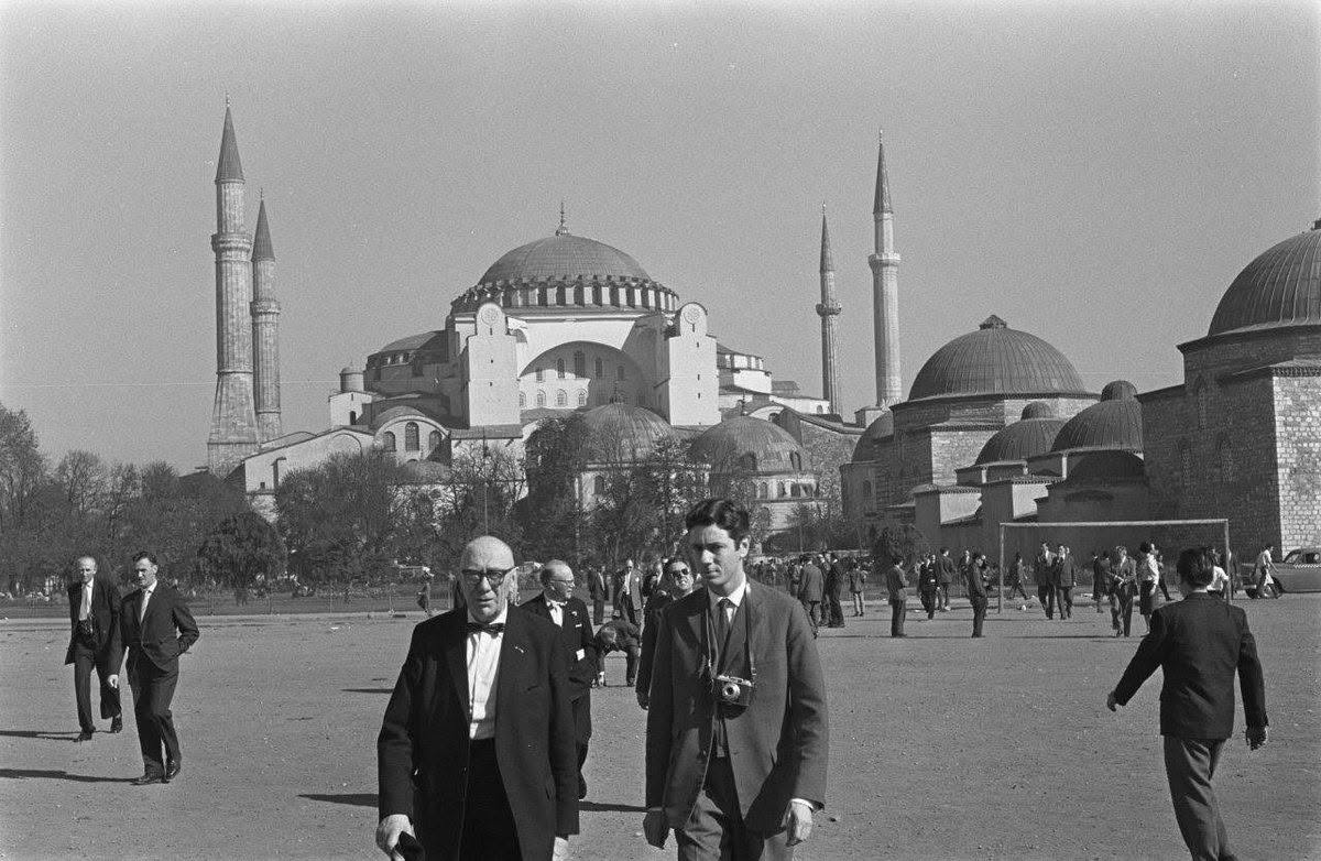 thehiddenfaceof's tweet photo. People of Istanbul https://t.co/S4DIS4XGqP