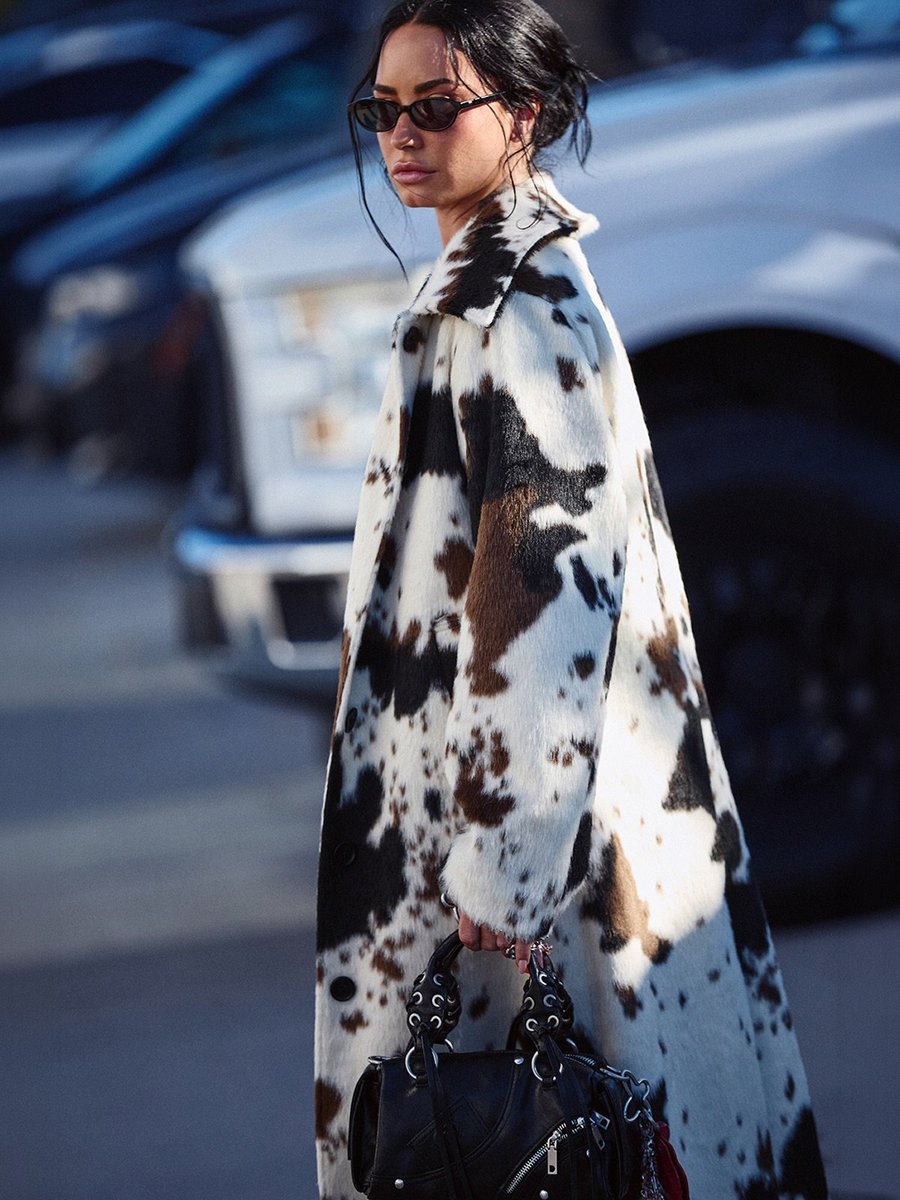 portallovato's tweet photo. 📸 | Demi Lovato impecável pelas ruas de Los Angeles. https://t.co/IrQtwyy5nQ