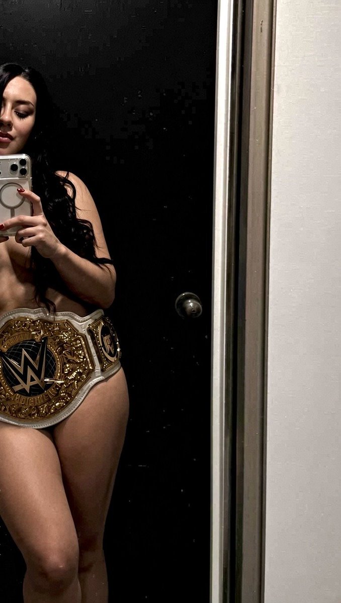 Vaquerinfierno's tweet photo. No ring gear required. The only accessory a true goddess needs is the World Championship. 🖤🔒 https://t.co/KHeVGwu14S