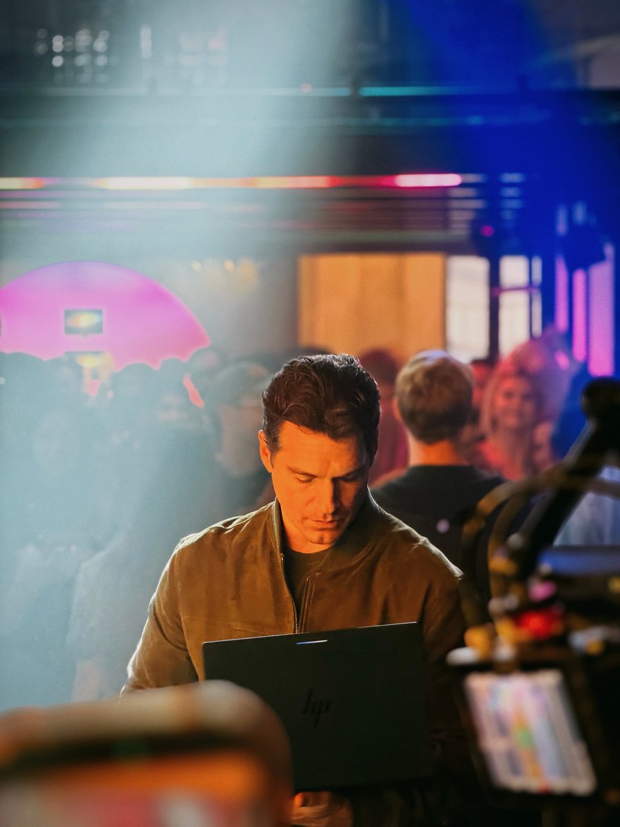 updatesofHC's tweet photo. more of Henry Cavill at the Googlebook Lunch in New York today 

ⓒ superscientific | instagram
🔗: https://t.co/cmJj0JcOju https://t.co/id0w8kadF9
