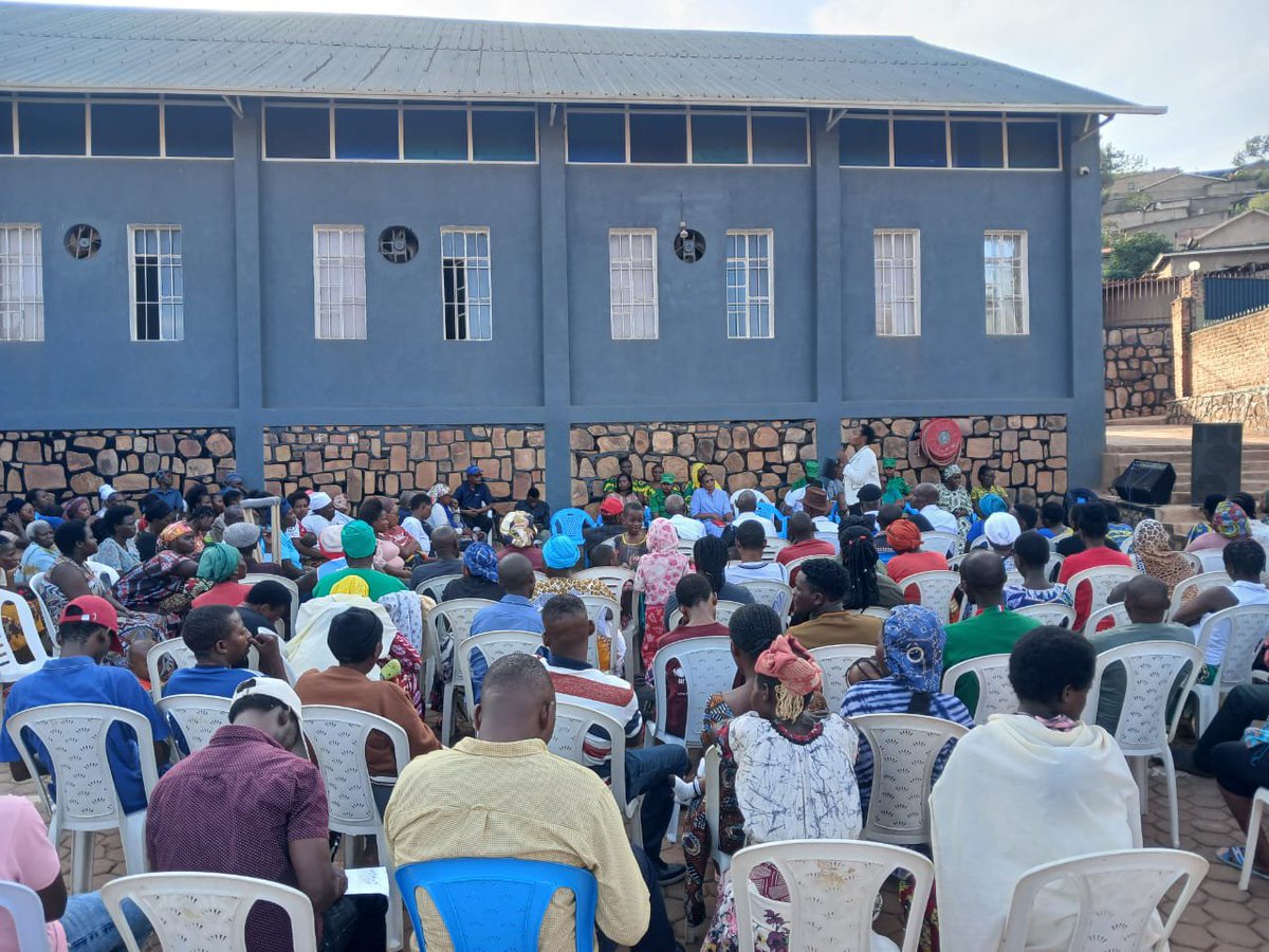 Kimisagara_Sect's tweet photo. None kuwa 06 Ukwakira 2026 mu Murenge wa #Kimisagara habaye inteko z'abaturage zaganiriwemo 
1.Amatora yo kuwa 24/10/2026 ku rwego rw'Umudugudu 
2.Ukwezi kwahariwe umuturage mu igendamigambi
3.Ikiganiro ku bufasha mu by'amategeko cyane itegeko rishya ry'Umuryango @Nyarugenge https://t.co/NTSvUq5tyT