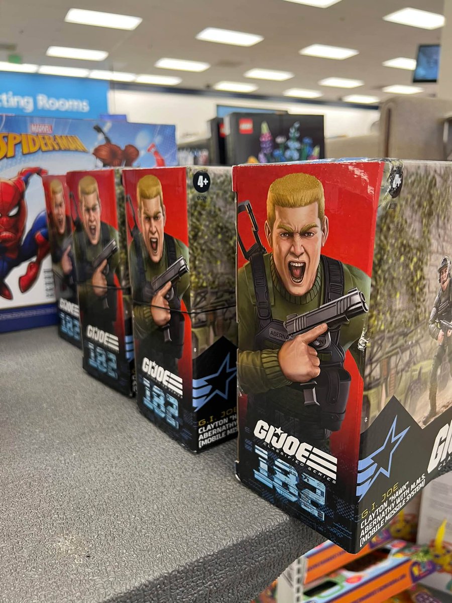 Collectorian's tweet photo. @PopCultFrenzy @collector075 @toypicsdude Hawk MMS spotted now. And more Ninja Force hitting. Again, you have to wonder how much of these lines is being produced and the 'real' demand, not what big box stores order that never sells. https://t.co/lmktuCsIkU