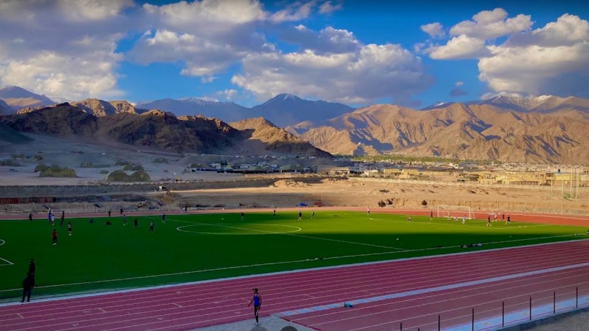 bogzuu's tweet photo. @EmanuelVianaW1 @AtaqueFutbolero That game was in Kolkata, India, not in Nepal. I love football pitches in the mountains, though. 

Wish Brazil &amp; Uruguay were hosted here in India, just for aesthetic sake. https://t.co/htlMgc7PoT