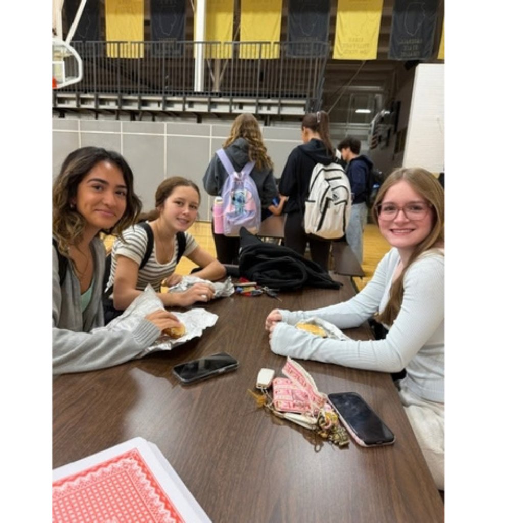 ExperienceOFHS's tweet photo. Showing up to school is always worth it - but today came w/a side of Chick-fil-A for our Seniors!
Thank you Seniors for showing up today - STRIVE FOR 95!!
A special shout out to Chick-fil-A from Tinley Park for our breakfast.
#TheBengalWay
#Classof2027
#BreakfastTime https://t.co/hngDnw8rV7